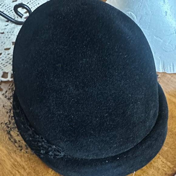 Elegant Vintage Black Velvet Hat with Rhinestone Detail and Hat Pin - Picture 8 of 8